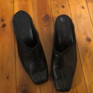 Aerosoles backless black heeled shoes